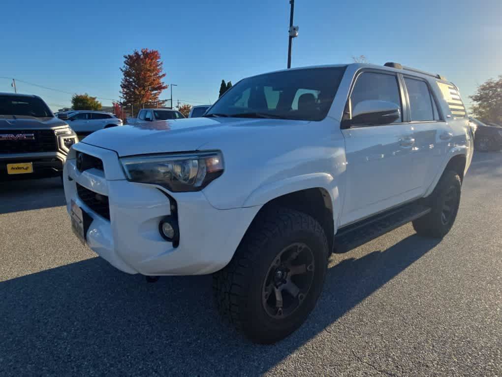 Used 2018 Toyota 4Runner SR5 Premium AWD/4WD image 2