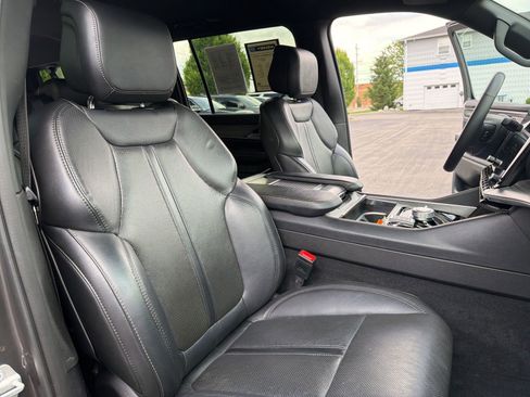 Used 2024 Jeep Wagoneer L Series II w/ Flexible Seating Group AWD/4WD image 32