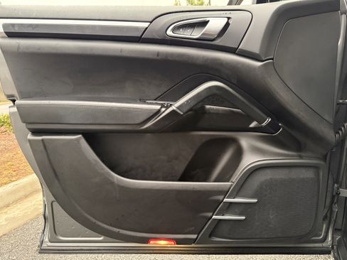 Used 2018 Porsche Cayenne Platinum Edition image 46