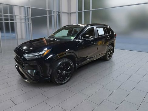 Used 2023 Toyota RAV4 SE w/ Convenience Package AWD/4WD image 4