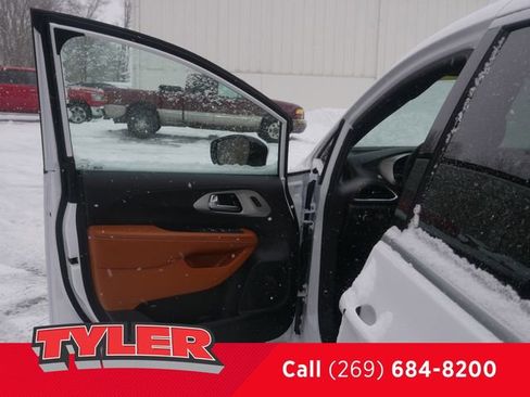 New 2026 Chrysler Pacifica Pinnacle w/ Trailer Tow Group image 23