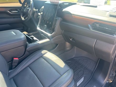 Used 2025 GMC Yukon Denali w/ Denali Reserve Package image 43