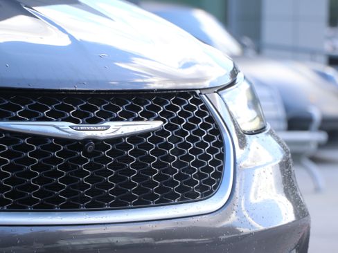 Used 2022 Chrysler Pacifica Pinnacle image 6