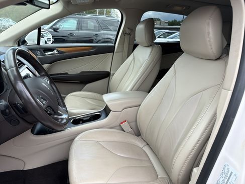 Used 2019 Lincoln MKC Select w/ Select Plus Package AWD/4WD image 7