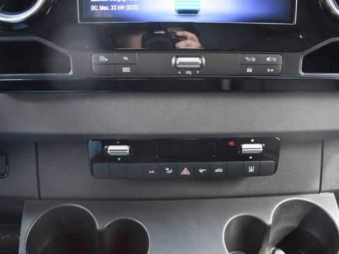 Used 2024 Mercedes-Benz eSprinter 170 Cargo image 19