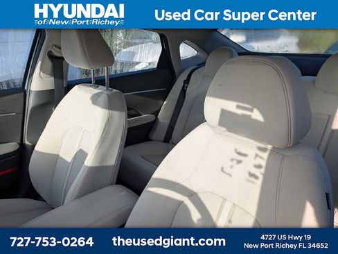 Used 2022 Hyundai Sonata SE w/ Cargo Package FWD image 3
