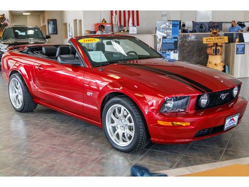 Used 2005 Ford Mustang GT RWD image 2