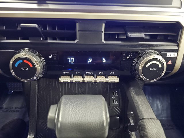 Certified 2025 Toyota Tacoma TRD Off-Road AWD/4WD image 25