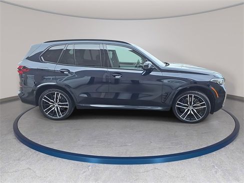 Used 2024 BMW X5 M60i image 5
