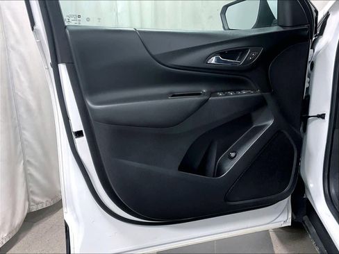 Used 2023 Chevrolet Equinox LT image 9