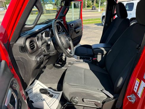 Used 2018 Jeep Wrangler Unlimited Sport S AWD/4WD image 15