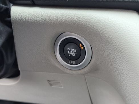 Used 2023 Chrysler Pacifica Touring-L FWD image 41