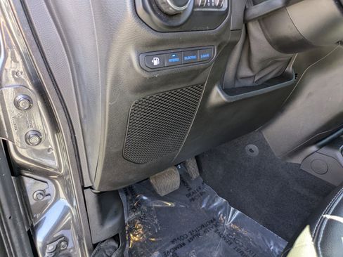Used 2021 Jeep Wrangler Unlimited Sahara AWD/4WD image 13