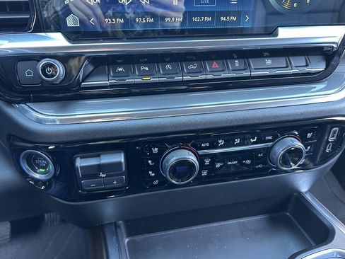 Used 2024 Chevrolet Silverado 1500 High Country image 40