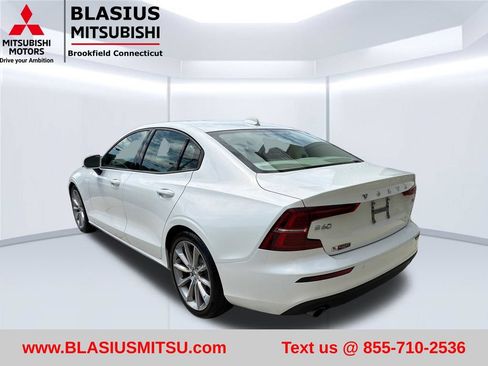 Used 2019 Volvo S60 T5 Momentum w/ Multimedia Package FWD image 12