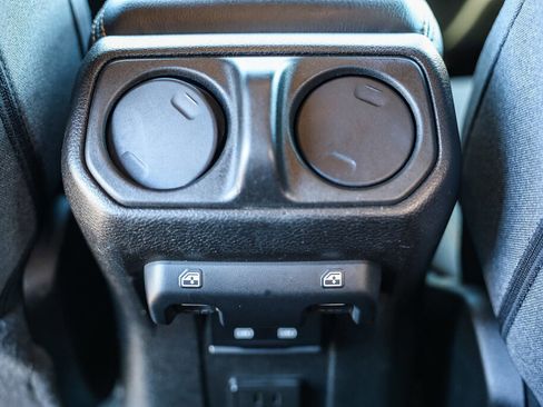 Used 2024 Jeep Wrangler Unlimited Sahara AWD/4WD image 7