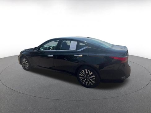 Used 2025 Nissan Altima 2.5 SV FWD image 10