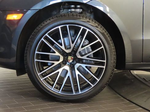 Certified 2026 Porsche Macan AWD/4WD image 11
