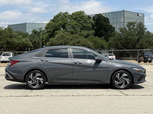 Used 2024 Hyundai Elantra Limited FWD image 3