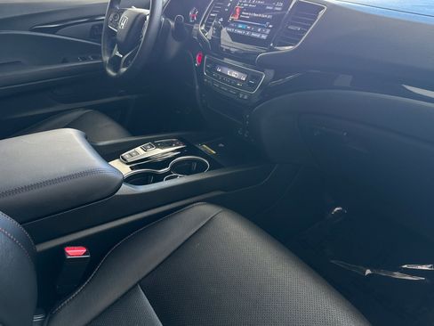 Used 2025 Honda Passport Black Edition image 32