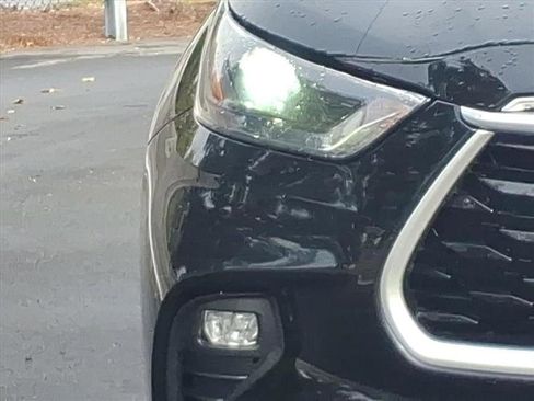 Used 2022 Toyota Highlander XLE image 3