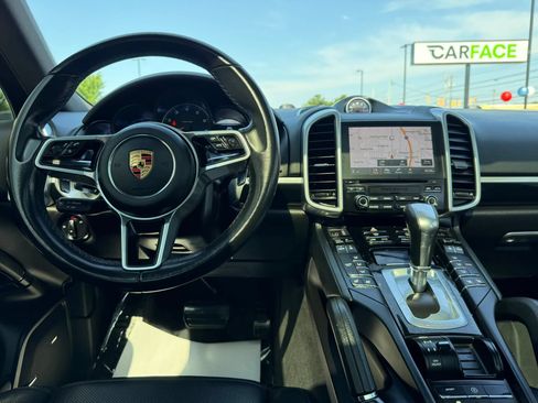 Used 2018 Porsche Cayenne Platinum Edition AWD/4WD image 26