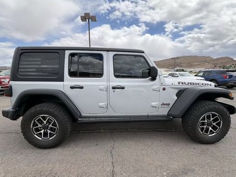 Used 2024 Jeep Wrangler Unlimited Rubicon w/ Technology Group image 6