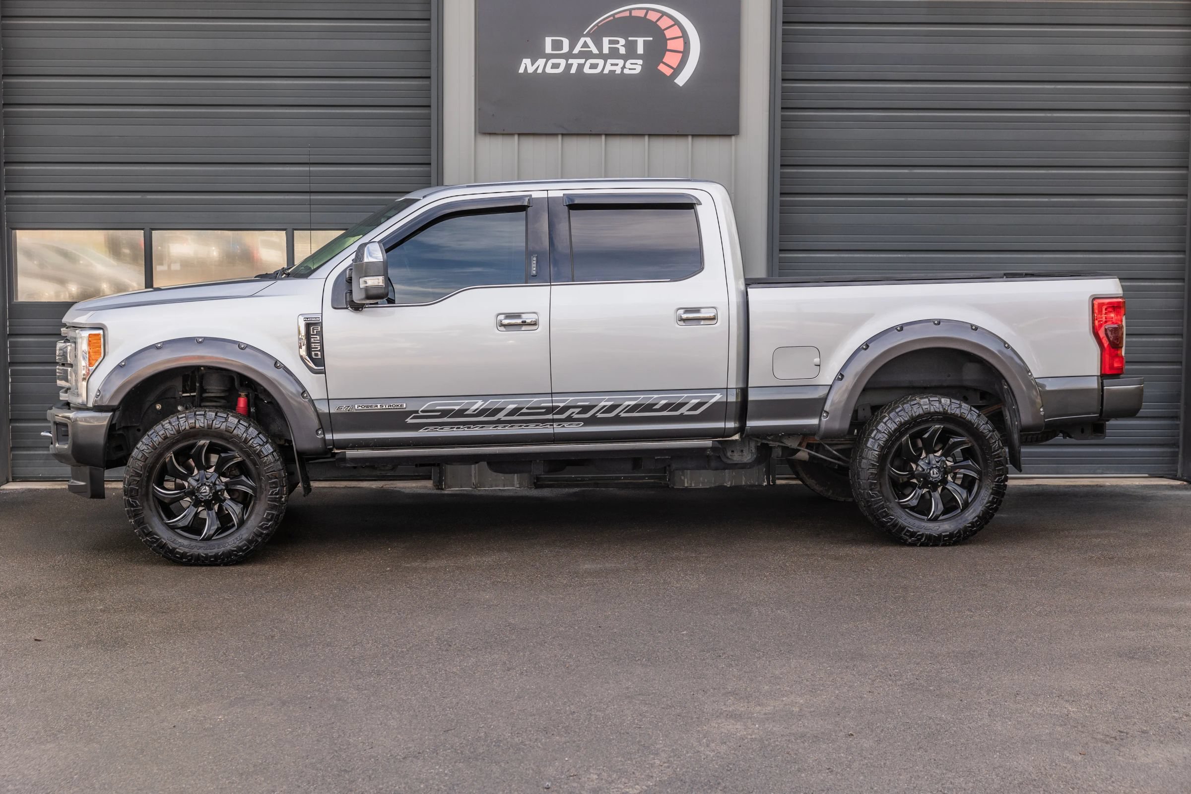 Used 2017 Ford F250 Platinum w/ Platinum Ultimate Package AWD/4WD image 4