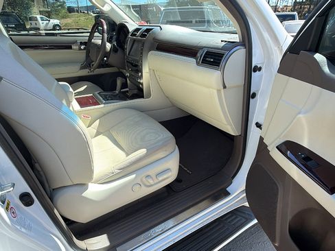 Used 2019 Lexus GX 460 Premium image 20