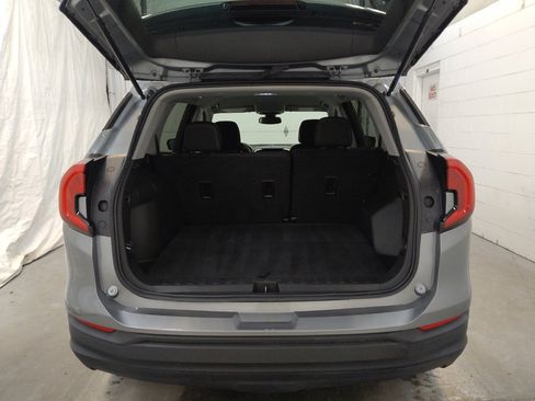 Used 2024 GMC Terrain SLE image 29
