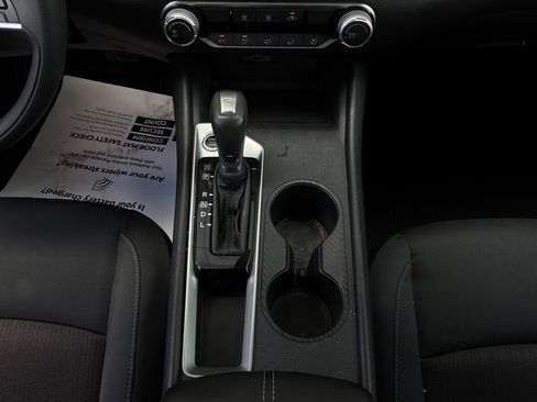 Used 2025 Nissan Altima 2.5 SV FWD image 15