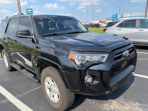 Used 2022 Toyota 4Runner SR5 AWD/4WD image 4