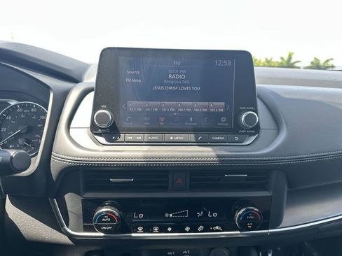 Used 2024 Nissan Rogue SV image 25