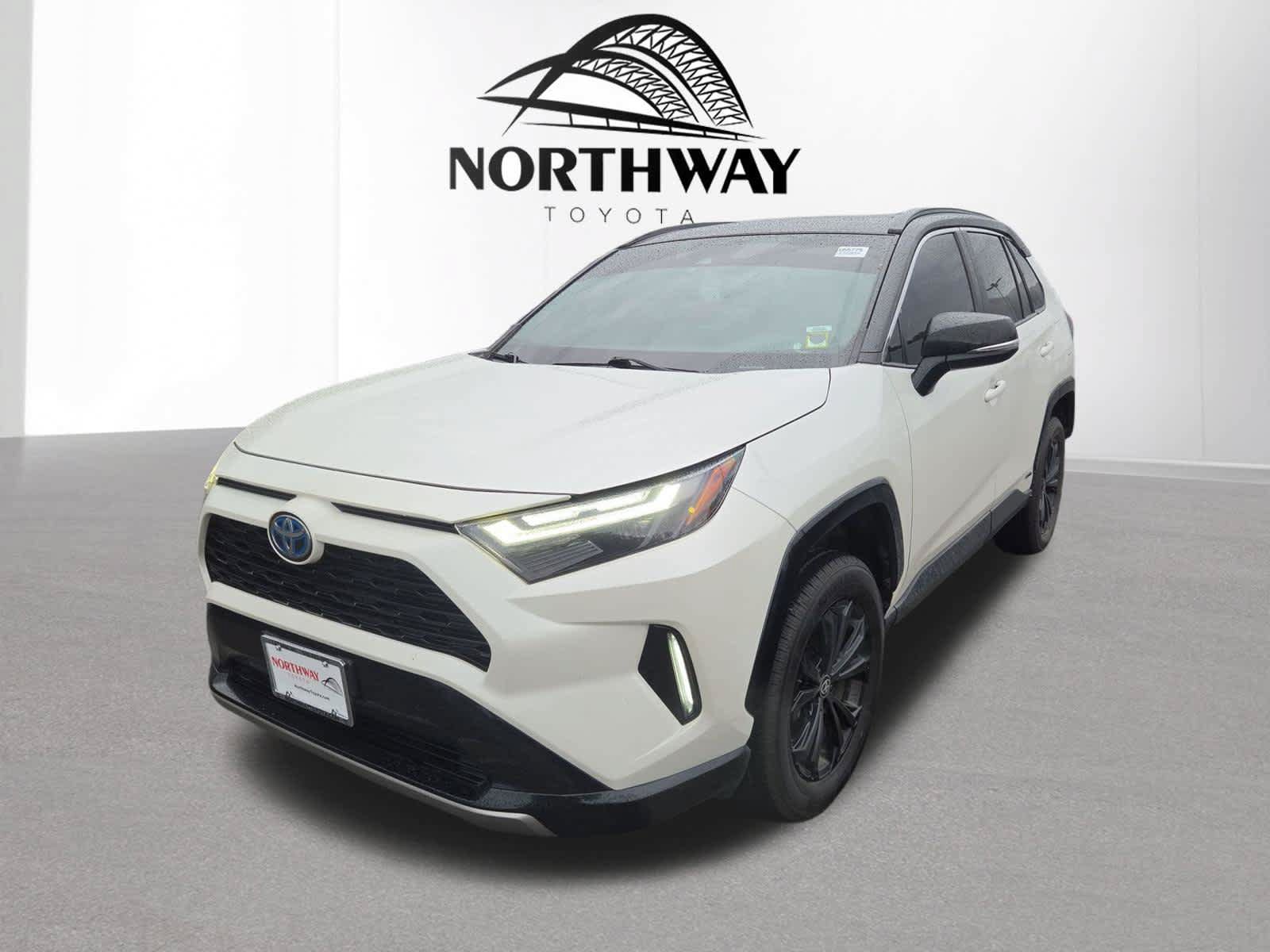 Used 2022 Toyota RAV4 XSE w/ XSE Grade Weather Package AWD/4WD image 7