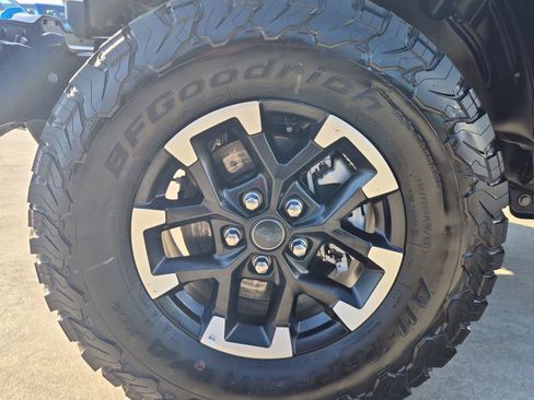 Certified 2025 Jeep Wrangler Unlimited Rubicon 4xe w/ Convenience Group AWD/4WD image 26