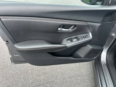 Used 2025 Nissan Sentra SR FWD image 11