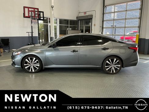 Used 2020 Nissan Altima 2.0 Platinum FWD image 4