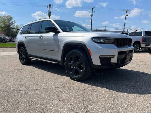Used 2024 Jeep Grand Cherokee L Limited w/ Luxury Tech Group II AWD/4WD image 7