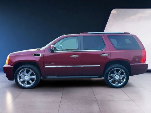 Used 2010 Cadillac Escalade Premium image 2