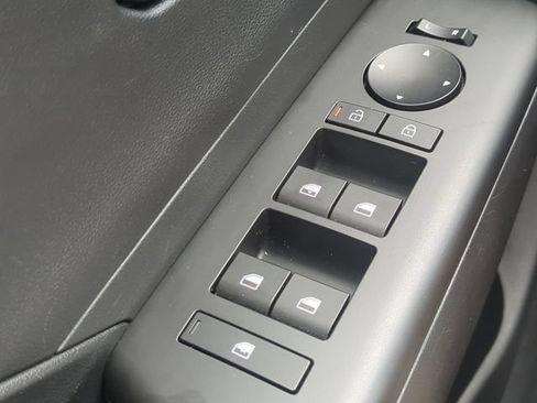 Used 2025 Hyundai Kona SEL FWD image 21