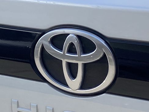 Used 2025 Toyota Grand Highlander AWD image 4