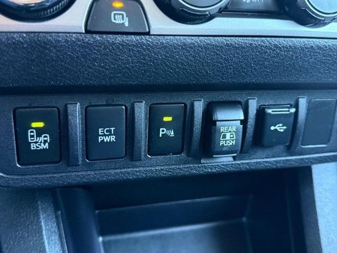 Used 2022 Toyota Tacoma SR5 w/ Trail Edition image 30