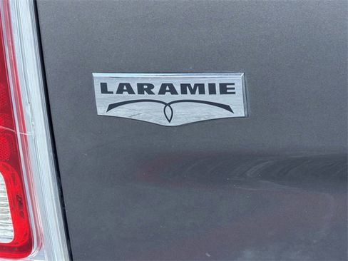 Used 2015 RAM 1500 Laramie w/ Convenience Group image 10