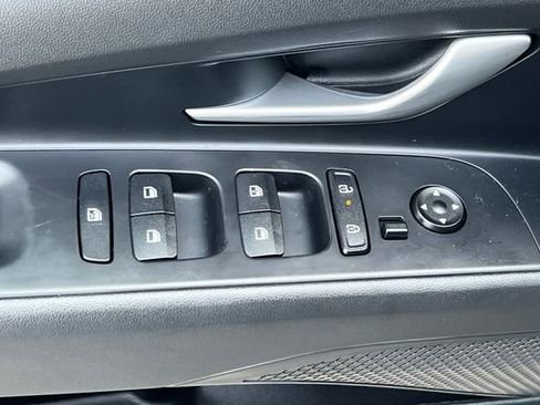 Used 2024 Hyundai Elantra SEL image 12