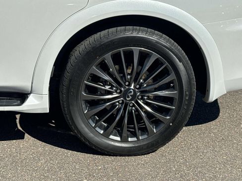 Used 2024 INFINITI QX80 Premium Select w/ All-Season Package image 3
