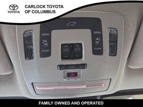 Used 2024 Toyota Sienna XLE FWD image 30