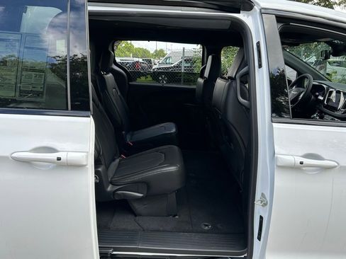 New 2026 Chrysler Pacifica Select image 33