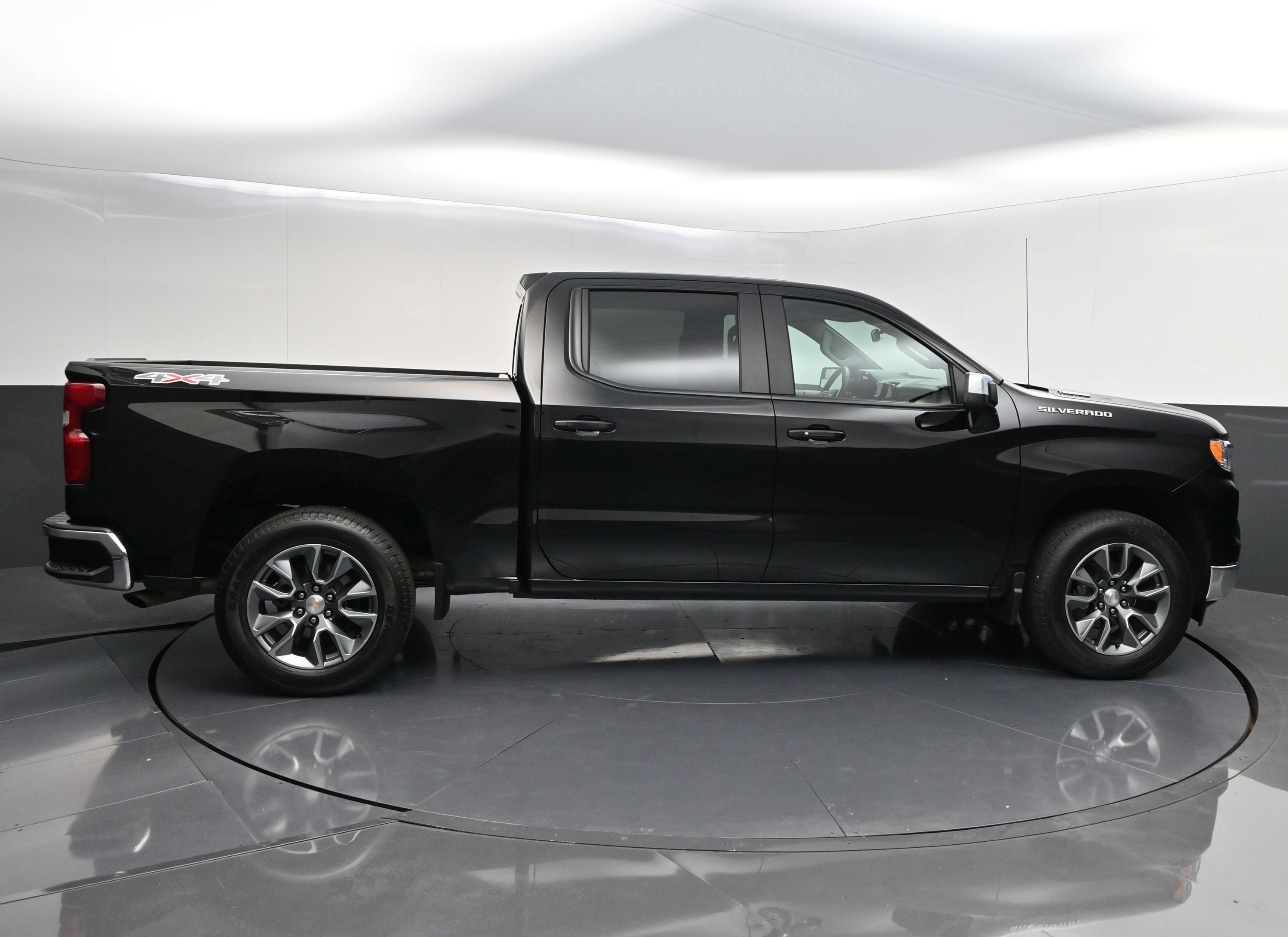Certified 2026 Chevrolet Silverado 1500 LT AWD/4WD image 9