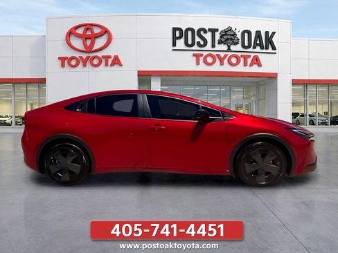 Used 2026 Toyota Prius LE FWD image 6