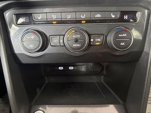 Certified 2021 Volkswagen Tiguan SE w/ Panoramic Sunroof Package image 15